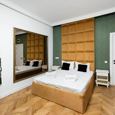 Central In Piata Romana *