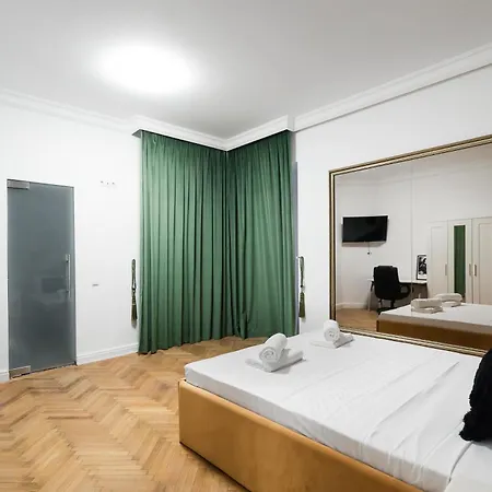 Central In Piata Romana Appartement