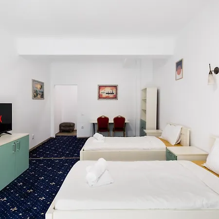 Central In Piata Romana Apartamento