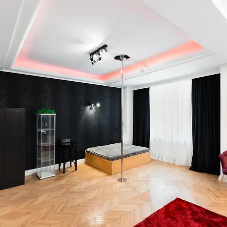 Central In Piata Romana Бухарест