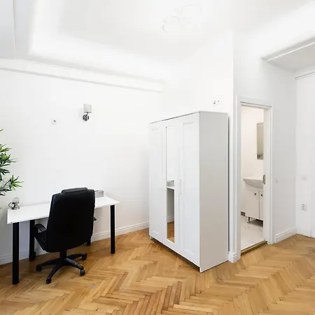 Central In Piata Romana Apartamento *