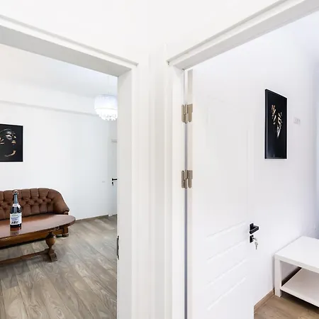 Central In Piata Romana *