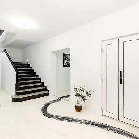 Central In Piata Romana Апартаменти Бухарест